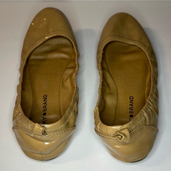 Lucky Brand Ballet Flats Women’s Size 8.5 Beige Vegan Patent Leather - Picture 3 of 11